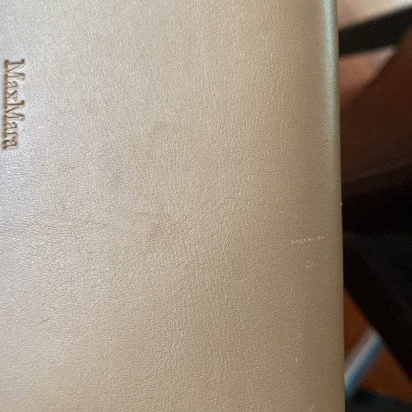 Max mara wallet, not new , a little scratchy, - Picture 5 of 6